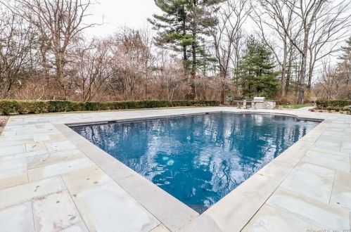 105 Drum Hl Rd, Wilton CT 06897-2412 exterior