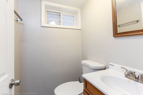 8122 Kingston Ave, Chicago IL 60617-1231 exterior