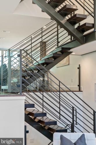 1346 19th St, Philadelphia PA  19146-4665 exterior