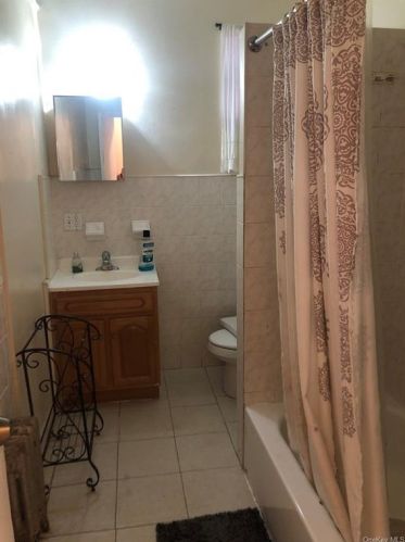 1905 Strang Ave, Bronx NY  10466-2357 exterior