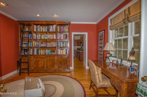 47 Fairwynds Dr, Lenox MA 01240-2729 exterior