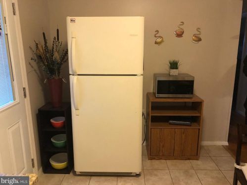 202 England Ter, Rockville MD 20850-1630 exterior