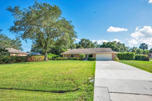 1718 Ocean Cove Ave, Fort Pierce FL  34953-2450 exterior