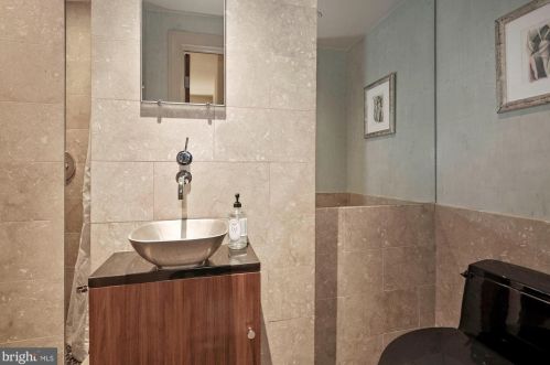 1406 Swann St, Washington DC  20009-3904 exterior