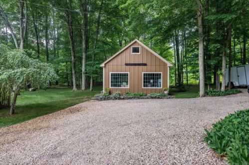 10 Witch Hazel Dr, Deep River, CT 06417-1551