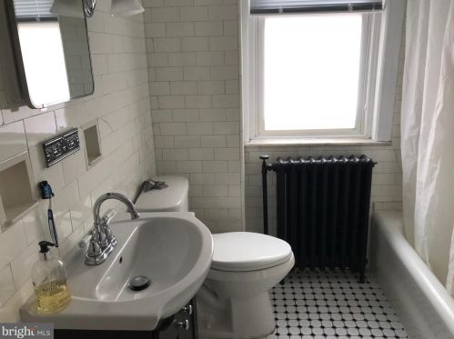 912 Catharine St, Philadelphia PA 19143-2624 exterior