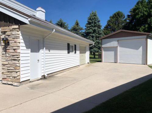 1676 Atlanta Cir, Manitowoc, WI 54220-1729