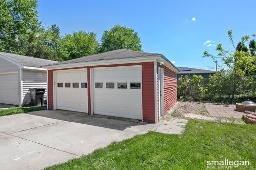 4034 Lester Dr, Grand Rapids MI 49525-1447 exterior