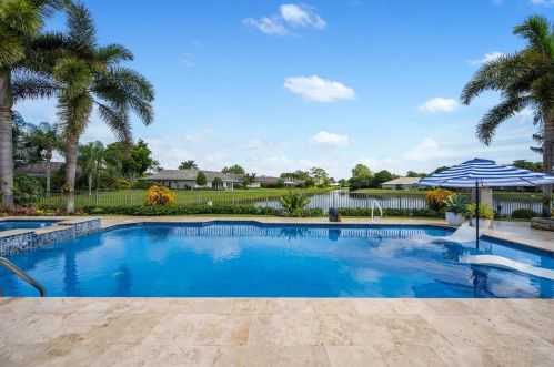 4803 Oak Cir, Boynton Beach FL 33436-5922 exterior