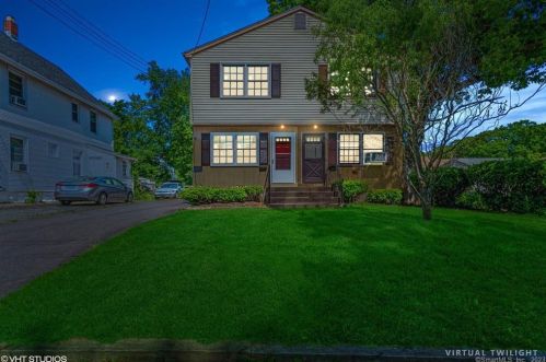 15 Clinton St, Manchester, CT 06040-6129