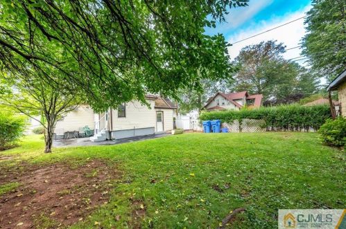 404 Avenel St, Avenel NJ 07001-1709 exterior