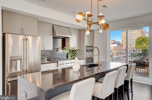 654 13 St, Philadelphia PA 19123-2427 exterior