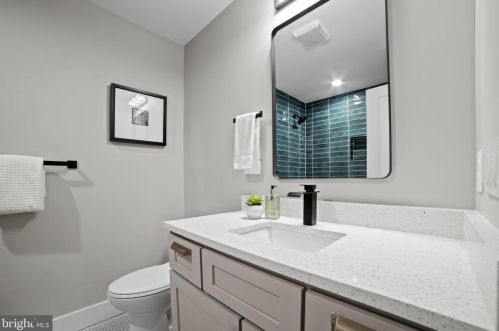 1505 Crestwood Dr, Alexandria VA  22302-2303 exterior