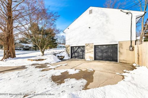 284 Pelican Rd, Middletown NJ 07748-3040 exterior