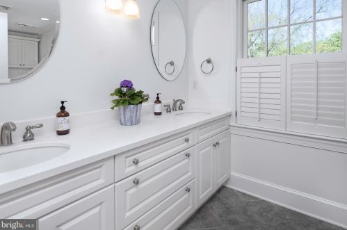 38 Carter Rd, Princeton NJ 08540-2110 exterior