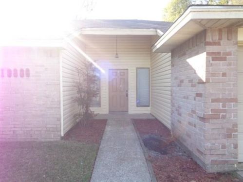 19806 Rustlewood Dr, Humble TX  77338-1936 exterior