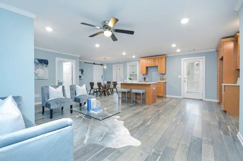 875 Commodore Dr, Atlanta, GA 30318-6355