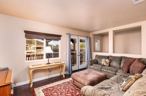 291 Monument Dr, Perris CA 92570-9063 exterior