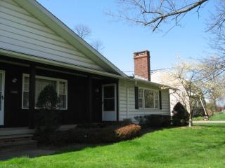 32882 Bainbridge Rd, Cleveland OH  44139-2264 exterior
