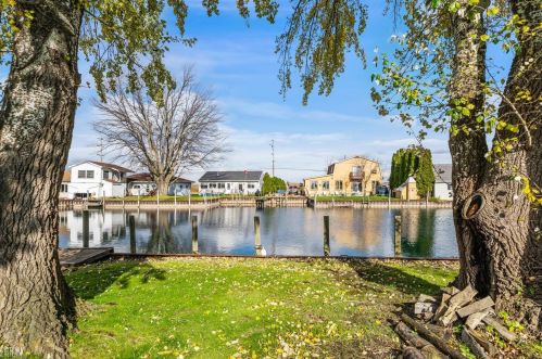 6334 Marina Dr, Algonac MI 48001-4212 exterior