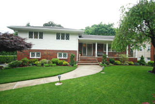 68 Mountain Ridge Dr, Wayne, NJ 07470-4179