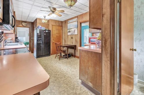 31 Chatham Ave, Milford CT 06460-5627 exterior