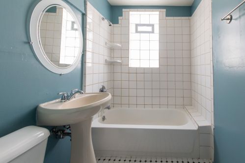 2575 Murray Ave, Milwaukee WI  53211-3923 exterior