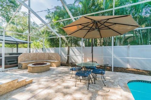 456 Davis Blvd, Tampa FL 33606-3818 exterior