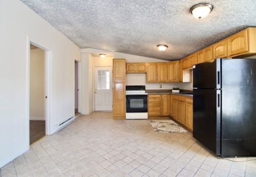 85 Acushnet Ave, Springfield MA 01105-2216 exterior