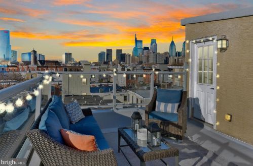 2307 Carpenter St, Philadelphia PA 19146-2516 exterior