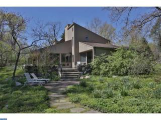 6701 Springbank St, Philadelphia, PA 19119-3714