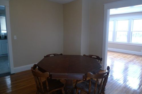 202 Dunmoreland St, Springfield MA 01109-3219 exterior