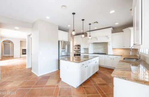 3931 Crst Ln, Phoenix AZ 85027-1602 exterior