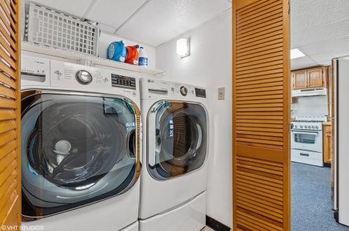 5800 Kenneth Ave, Chicago IL  60646-5910 exterior