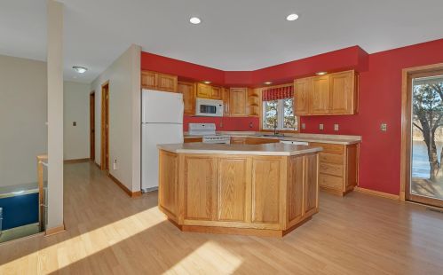 32 Riverside Ave, Sartell MN 56377-1927 exterior