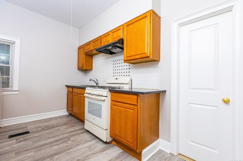 27 James St, Babylon NY  11702-2808 exterior