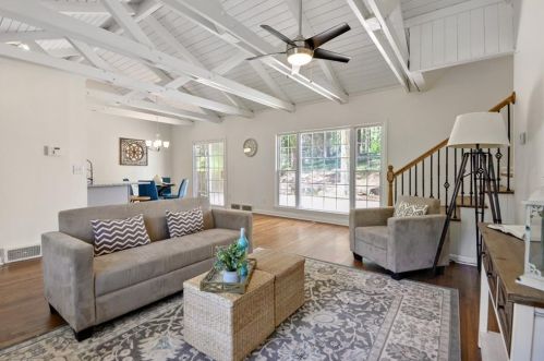 1749 Laurelwood Dr, Atlanta GA  30311-3838 exterior