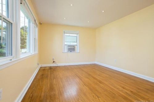 85 Benedict St, Norwalk, CT 06850-2833