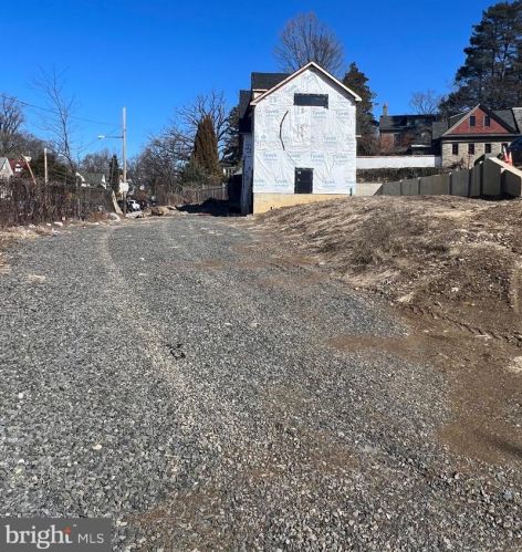 6627 Lincoln Dr, Philadelphia PA exterior