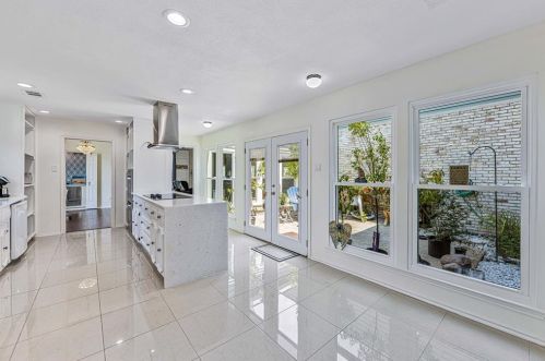 6801 Anglebluff Cir, Dallas TX 75248-4140 exterior