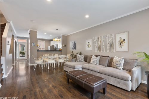 638 Oak St, Chicago IL  60610-7298 exterior