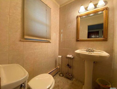 75 Mcculloch Dr, Huntington Station NY 11746-8303 exterior