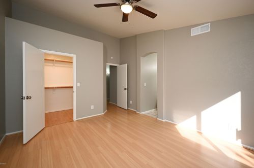 7043 28th Ave, Phoenix AZ  85051-8452 exterior