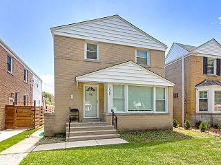 2925 Jarlath St, Chicago, IL 60645-1215