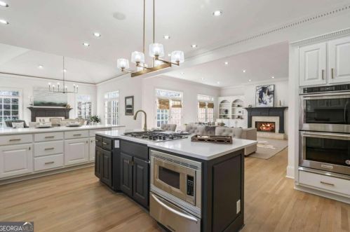 700 Brookwoods Trce, Atlanta GA 30342-2473 exterior