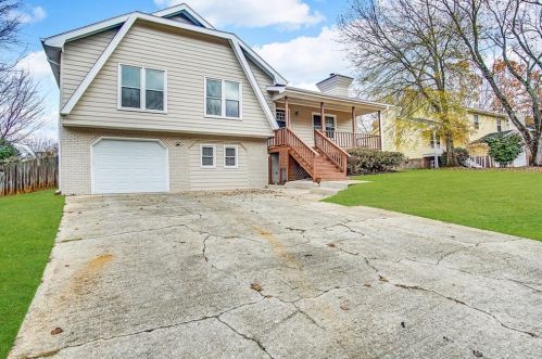 3877 Trenton Dr, Lithonia GA  30039-8016 exterior