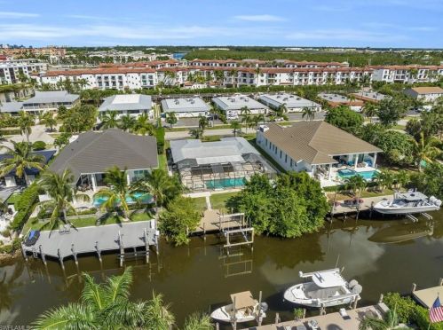 1410 Curlew Ave, Naples FL 34102-3405 exterior