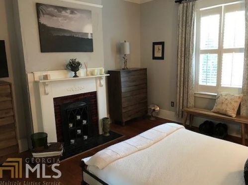 1528 Cambridge Ave, Atlanta GA 30337-2110 exterior