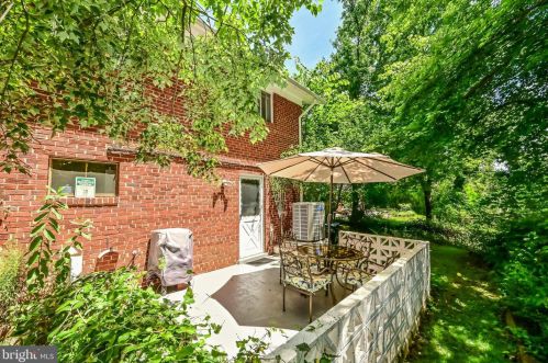 5615 Chase Ct, Alexandria VA 22312-6318 exterior