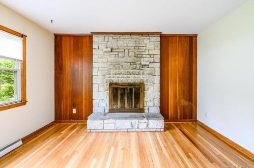 38 Belvedere Rd, North Haven, CT 06473-3913